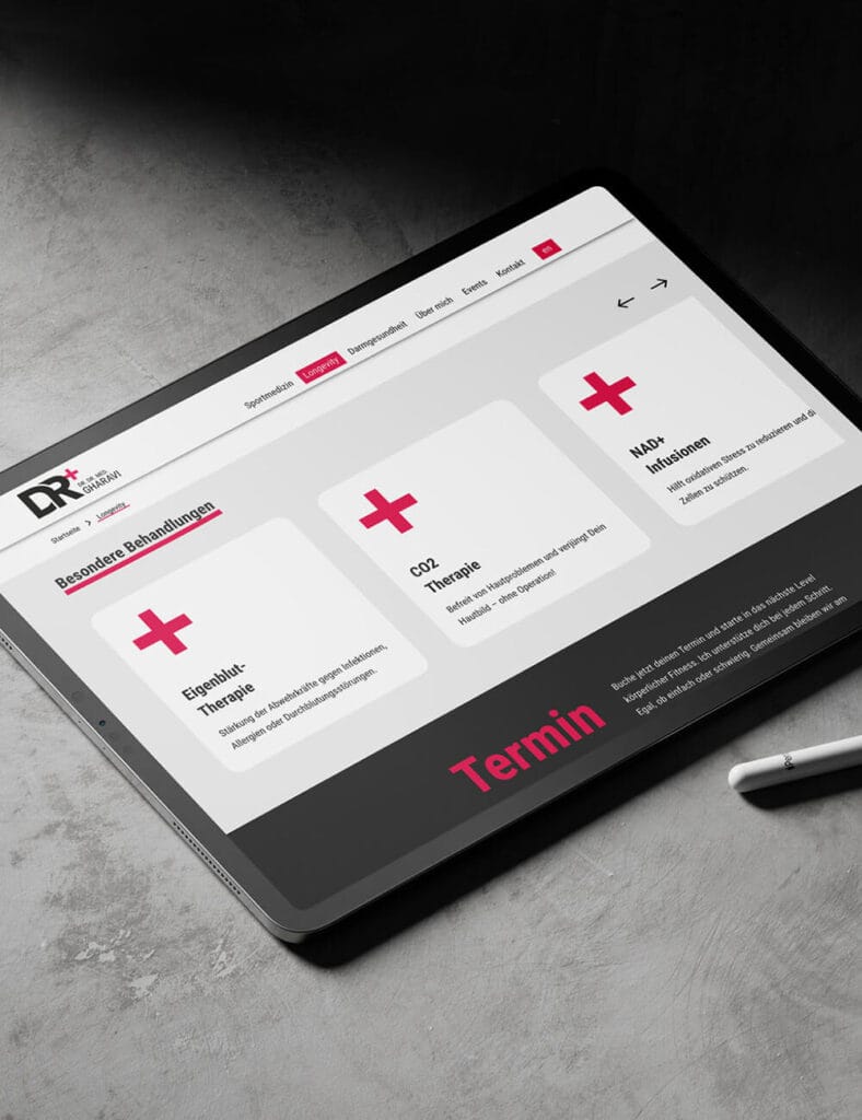 Ansicht der Website für „Dr. Dr. med. Gharavi“ auf einem Tablet. Gezeigt wird ein Slider für verschiedene Behandlungen.